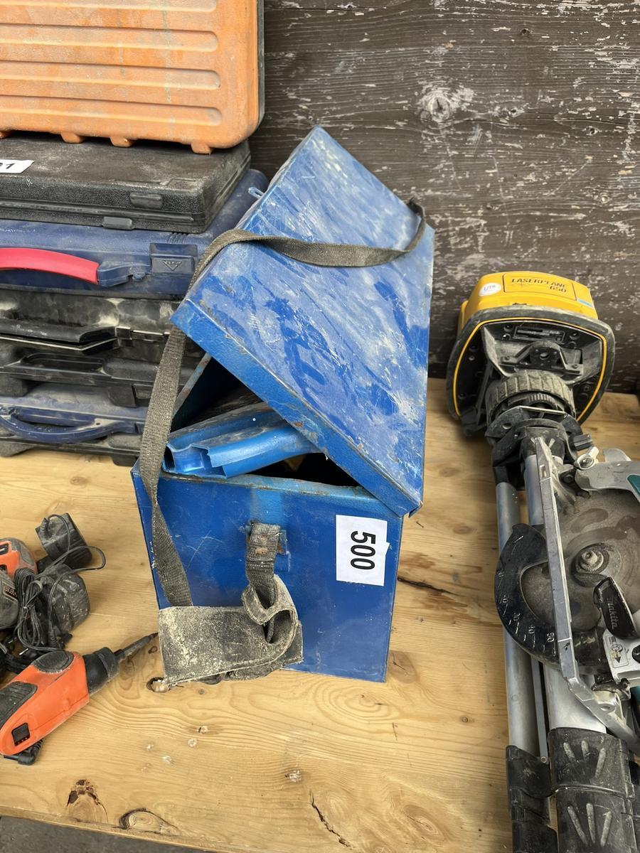 Spengler Werkzeugkiste bef&uuml;llt mit Handwerkzeugen