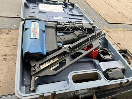 Gasdrucknagler Dynamik D 90 bis 70 mm im Koffer Gasdrucknagler Dynamik D 90 bis 70 mm im Koffer