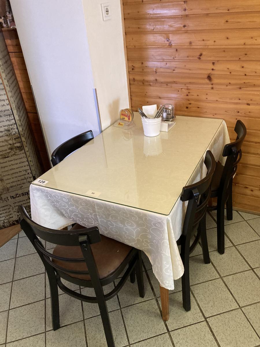 Gastrotisch ca. 70 x 110 cm, mit hellem Gestell inkl. 4 Gastrost&uuml;hle (teilweise stark gebraucht)