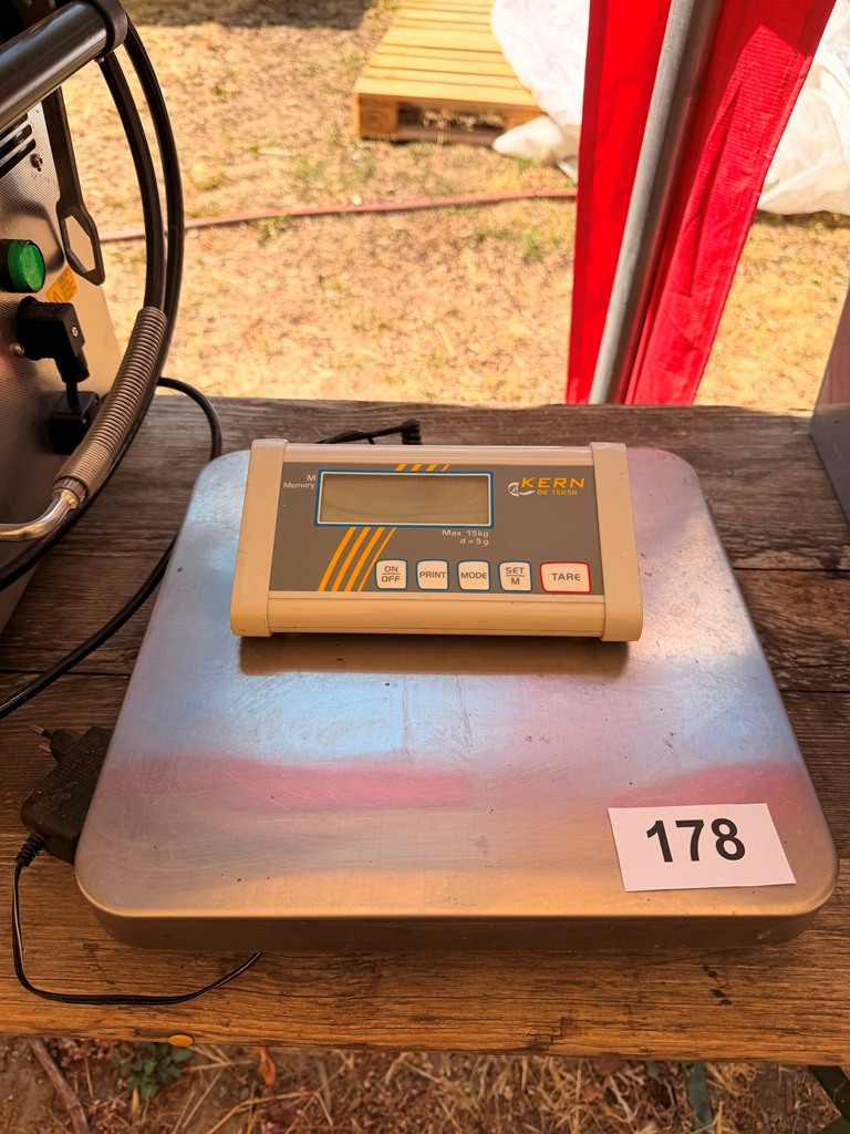Elektrische Waage Kern, Ma&szlig;e?d=2026-07-14 17:01:49