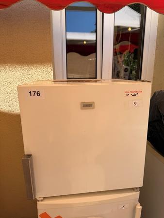 Zanussi Tiefk�hlschrank Modell ZFX 305 W, Ma�e: 55 x 55 x 55 cm