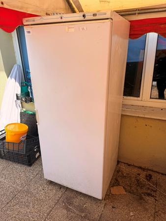 Tiefk�hlschrank Mondeal Elite, Dichtung muss getauscht werden, Ma�e 80 x 70 x  190 cm