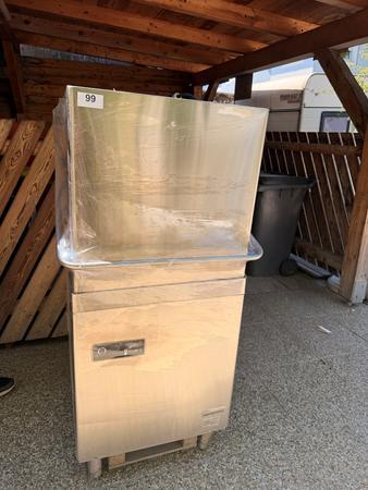 Haubengeschirrsp�ler in Edelstahl, Typ GGM Gastro, Ma�e: ca. 75 x 90 x 150 cm, Typ DS 430 E