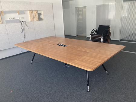 Konferenztisch mit EDV-Konsolen, Ma�e: ca. 300 x 160 x 75 cm