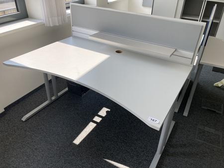 Schreibtisch mit R�ckwand, geschwungen, Ma�e: ca. 160 x 85 x 100 cm