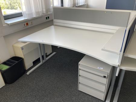 Schreibtisch mit R�ckwand, geschwungen, Ma�e: ca. 160 x 85 x 100 cm