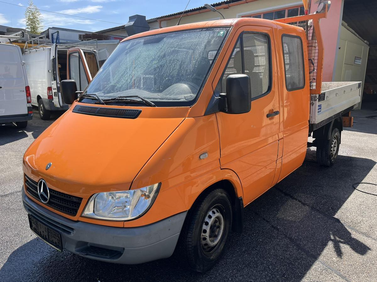 Mercedes Benz Doppelkabiner Bj.2006/05, &Uuml;P: 5/2026 , Pritsche ca. 370 cm , KM ca. 300.000 - Tacho wurde gewechselt und zeigt falschen KM Stand an, Euro 3, 80 kW Diesel, EG. 2015 kg, GG: 3500 kg