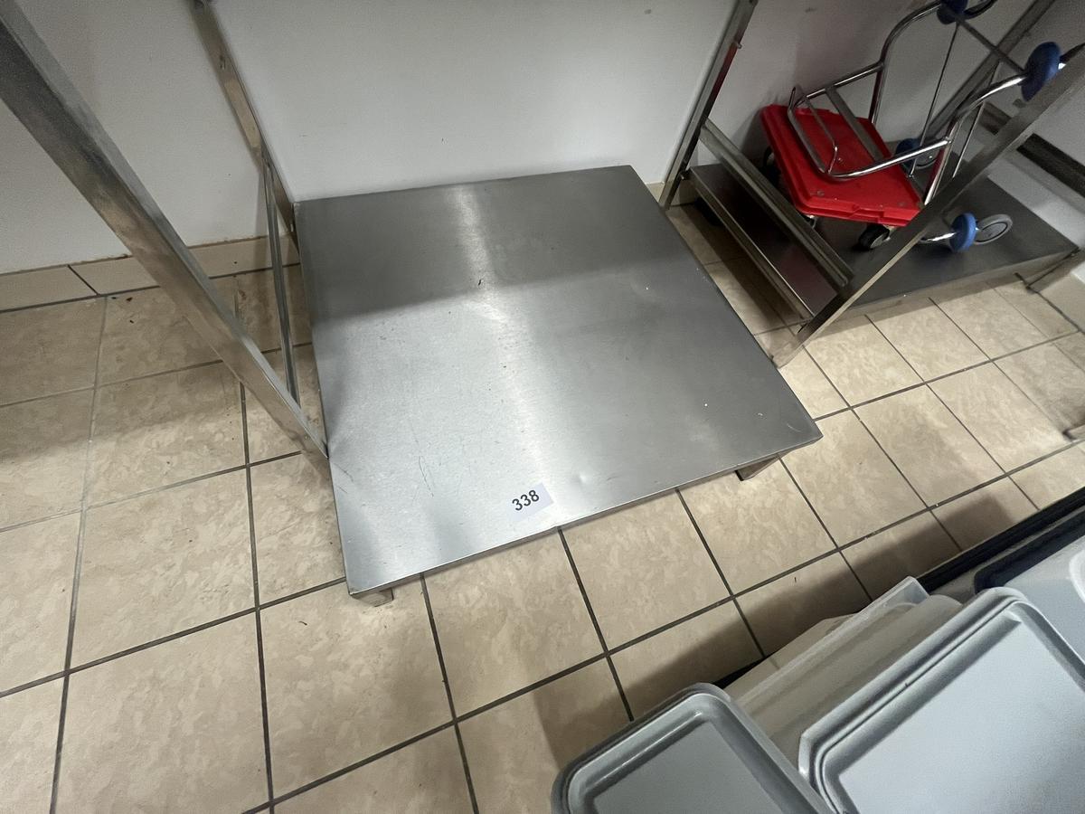 Bodenpalette in Edelstahl 81/81/15 cm?d=2026-07-27 16:09:45