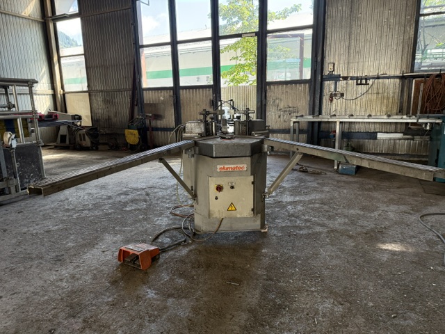 Elumatec Eckverpressmaschine / Eckverbinderpresse Typ EP 124?d=2026-08-06 00:52:09