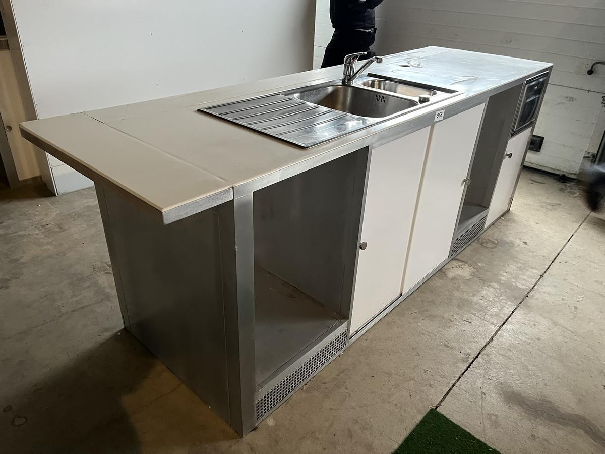 Barverbau mit Aufsatz 250/74/90 cm - Aufsatz 230/115 cm mit Sp&uuml;le?d=2026-08-12 13:26:23