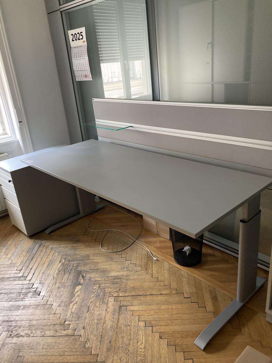 BENE Schreibtisch  inkl. R&uuml;ckwand & Glasregal 200 x 80 cm hellgrau?d=2026-08-24 18:29:23