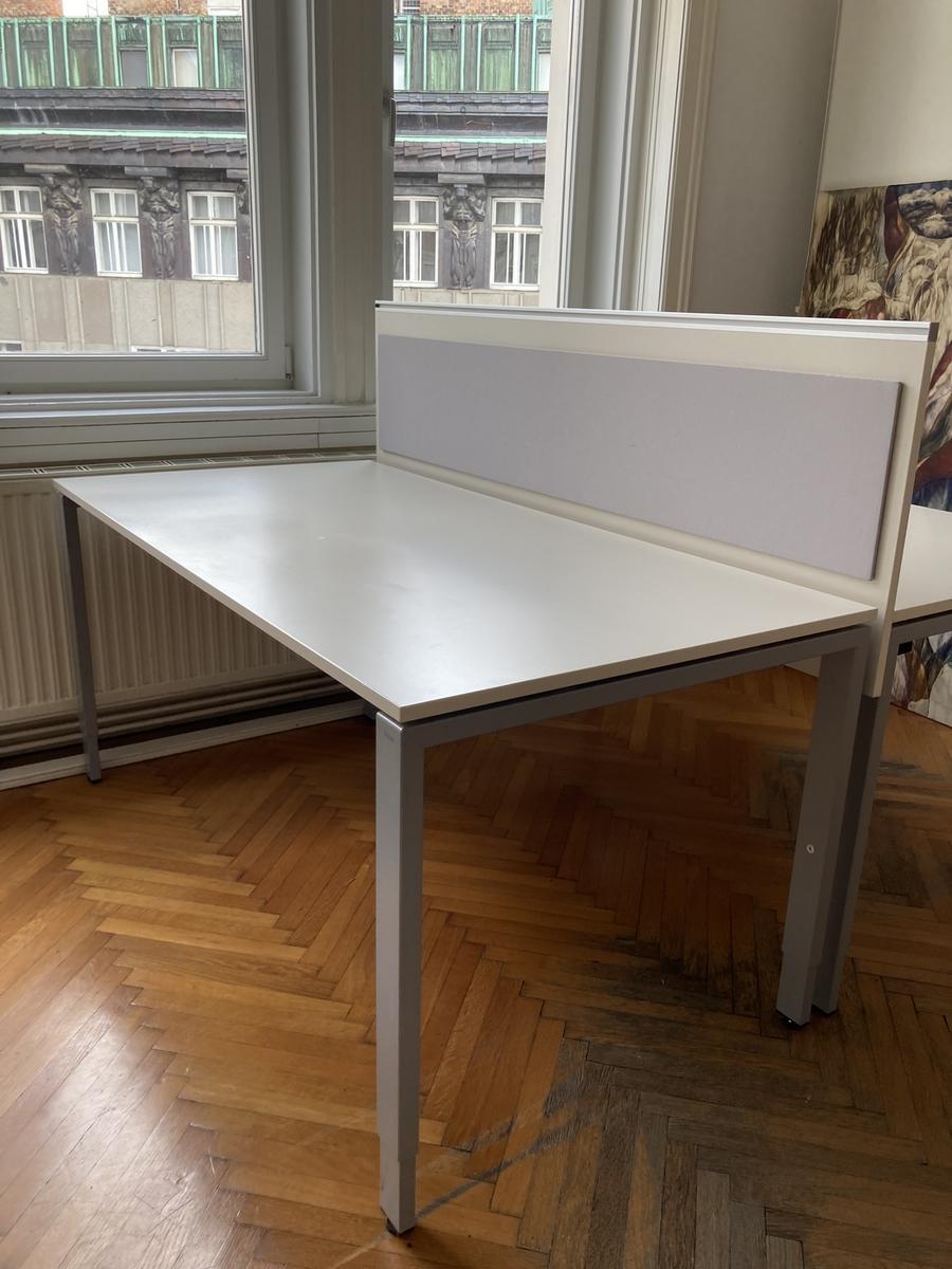 BENE Schreibtisch mit R&uuml;ckwand 160 x 80 cm?d=2026-08-24 18:29:54