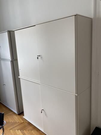 2 Stk. Bene Aktenschrank-Kombination Ober-,Unterteil ca.120x115 cm 2 Stk. Bene Aktenschrank-Kombination Ober-,Unterteil ca.120x115 cm