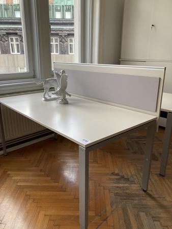 BENE Schreibtisch mit Rückwand 160 x 80 cm BENE Schreibtisch mit Rückwand 160 x 80 cm