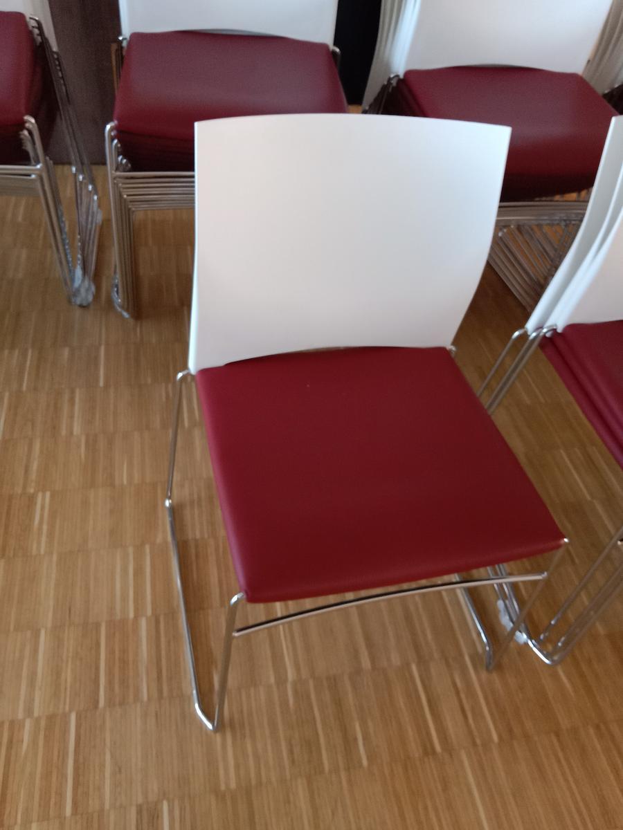 6 Stk. Stapelsessel - Seminarst&uuml;hle mit Lederbezug in Rot?d=2026-08-26 22:20:19