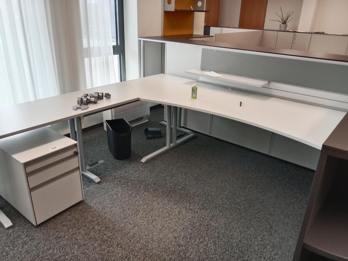 L-f&ouml;rmige Schreibtischkombination ca. 240 x 100 - 240 cm?d=2026-08-26 22:21:04