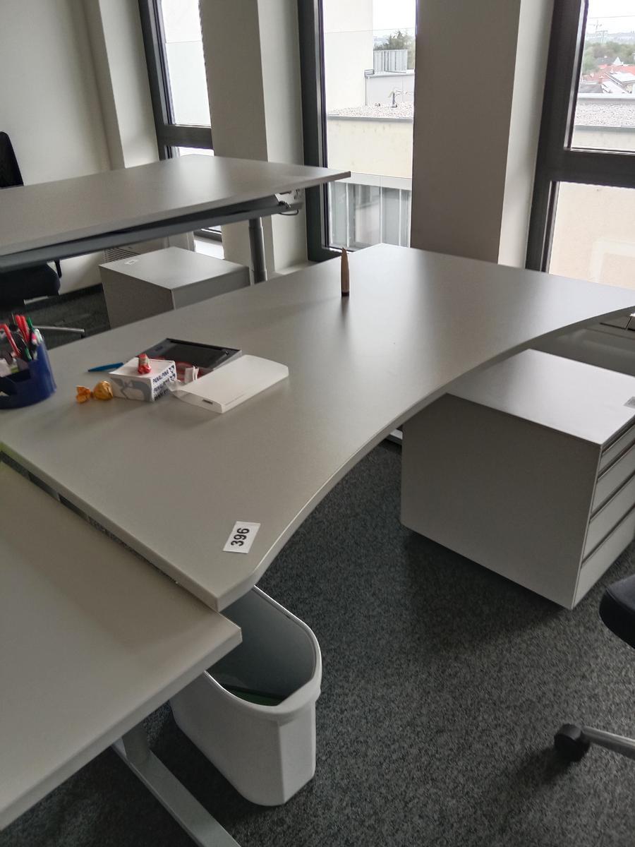 Schreibtisch ca. 160 x 100 cm?d=2026-08-26 22:20:47