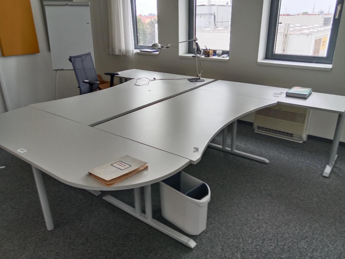 Doppelschreibtisch ca. 330 x 280 cm?d=2026-08-26 22:21:02