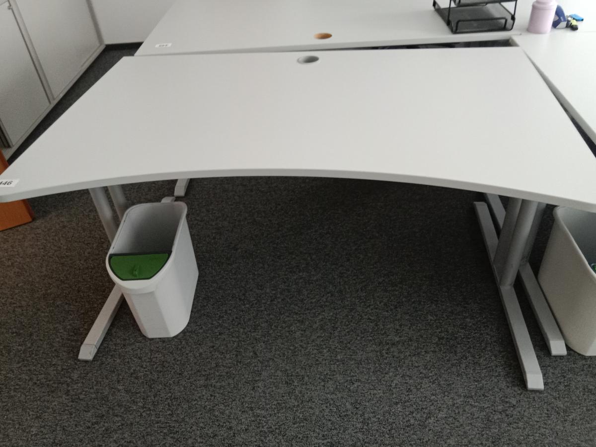 HALI Schreibtisch ca. 160 x 100 - 80 cm?d=2026-08-26 22:20:44