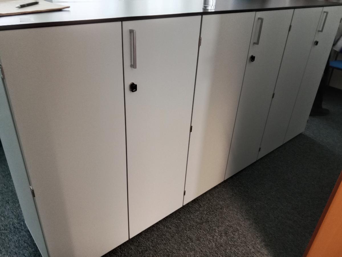 Aktenschrank-Kombination 3teilig, ca. 240 x 46 x 115 cm?d=2026-08-26 22:21:04