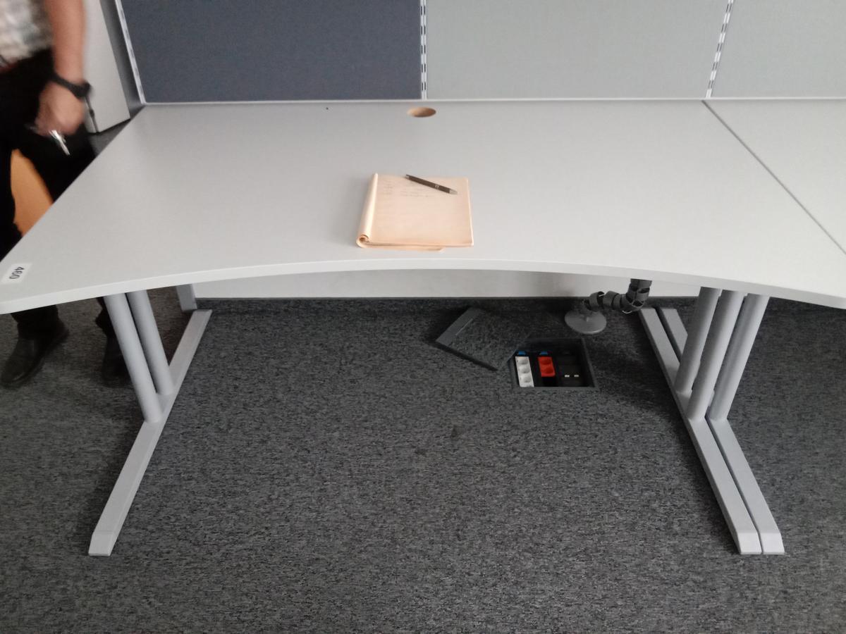 Schreibtisch ca. 160 x 100 - 80 cm?d=2026-08-26 22:20:44