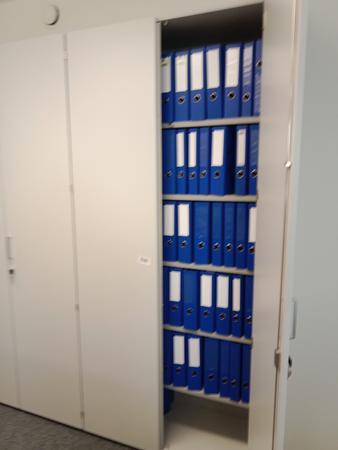 Aktenschrank 6 Ordnerhöhen, ca. 100 x 47 x 226 cm Aktenschrank 6 Ordnerhöhen, ca. 100 x 47 x 226 cm