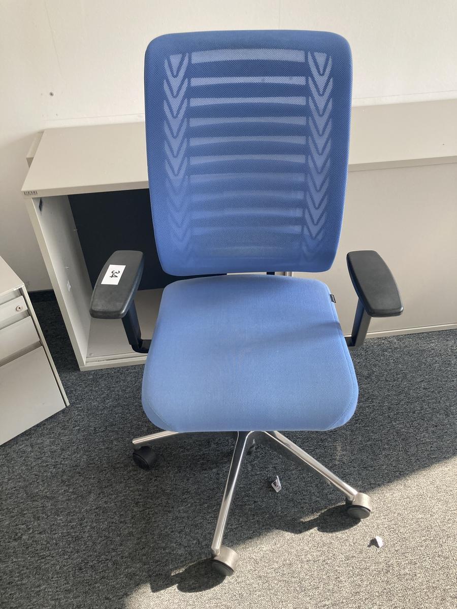 B&uuml;rodrehstuhl mit Armlehnen
