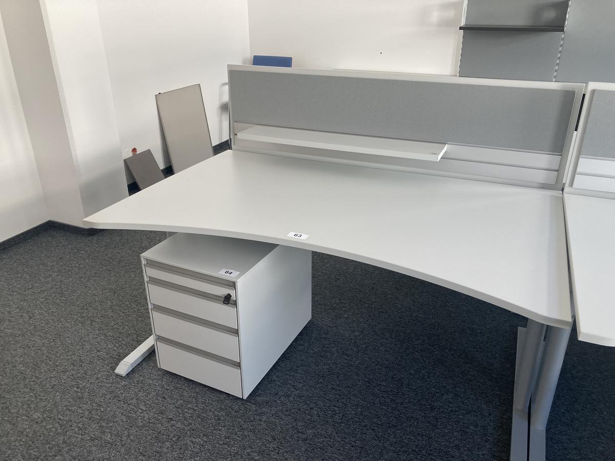 Schreibtisch mit R&uuml;ckwand, geschwungen, Ma&szlig;e: ca. 160 x 85 x 100 cm