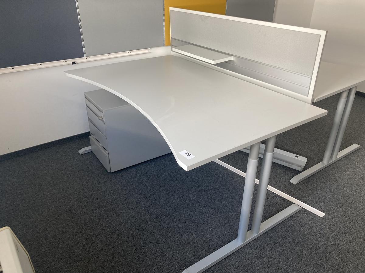 Schreibtisch ohne R&uuml;ckwand, geschwungen, Ma&szlig;e: ca. 160 x 85 x 100 cm?d=2026-09-01 15:39:26