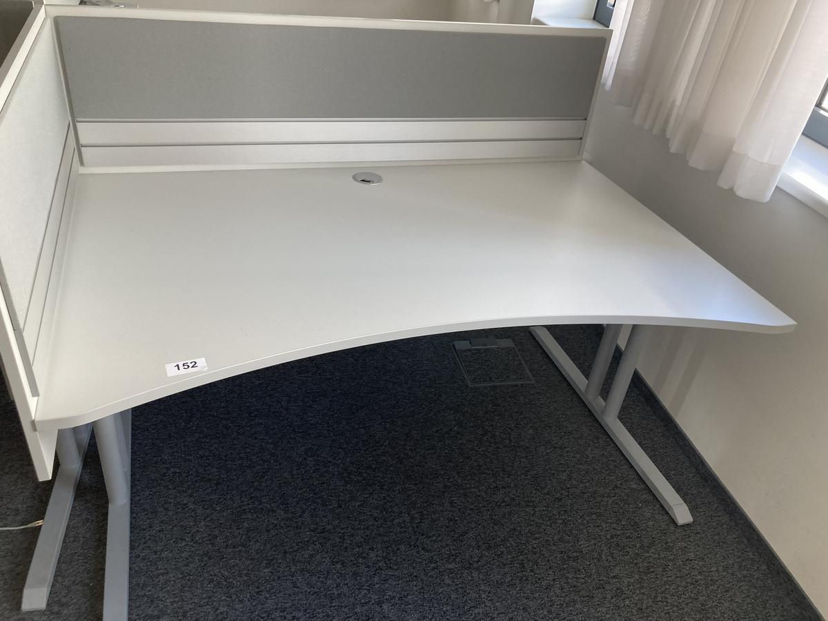 Schreibtisch mit R&uuml;ckwand, geschwungen, Ma&szlig;e: ca. 160 x 85 x 100 cm?d=2026-09-01 15:38:37