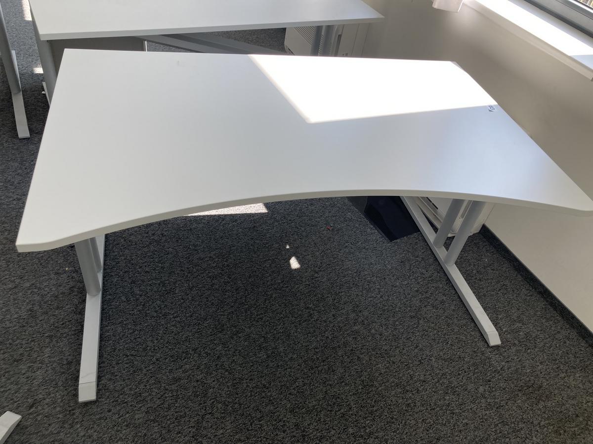 Schreibtisch ohne R&uuml;ckwand, geschwungen, Ma&szlig;e: ca. 160 x 85 x 100 cm?d=2026-09-01 15:38:34