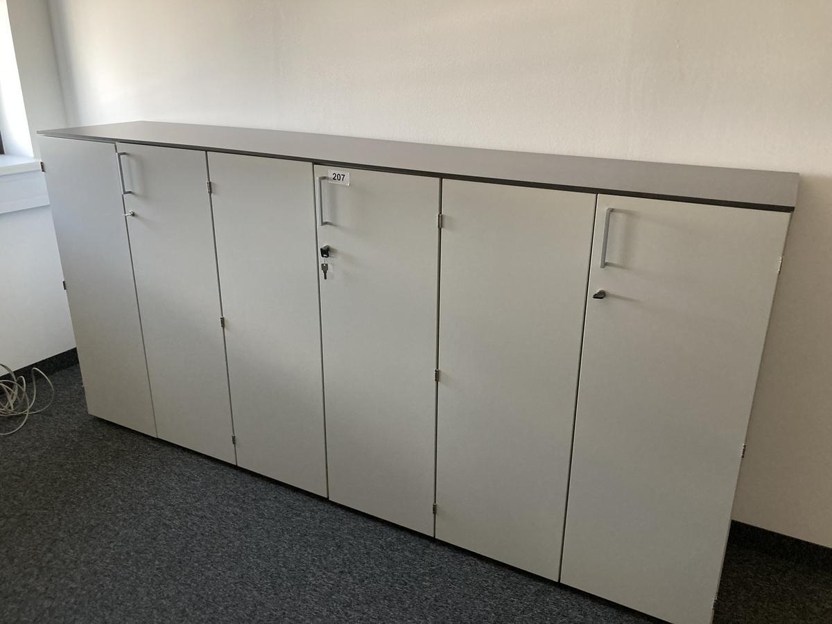3teilige Aktenschrank-Kombination, Gesamtma&szlig;e 300 x 45 x 115 cm, Platte durchgehend