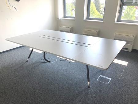 Konferenztisch, 4teilig, Maße: ca. 280 x 160 cm Konferenztisch, 4teilig, Maße: ca. 280 x 160 cm