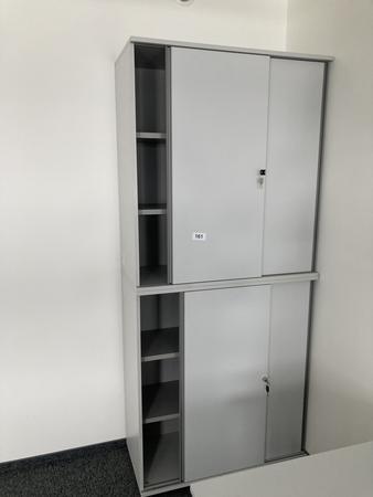 2teilige Aktenschrank-Kombination Ober- und Unterschrank, Maße je ca. 100 x 45 x 115 cm 2teilige Aktenschrank-Kombination Ober- und Unterschrank, Maße je ca. 100 x 45 x 115 cm