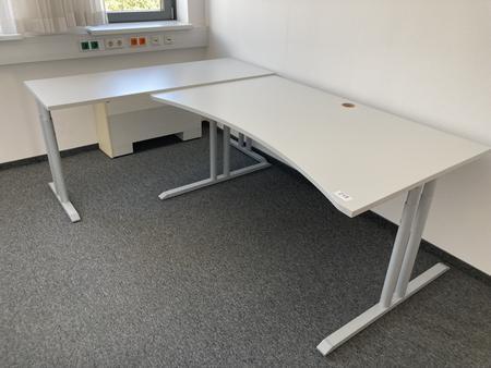 Schreibtisch ohne Rückwand, geschwungen, mit Beistelltisch, Maße: ca. 160 x 85 x 100 cm Schreibtisch ohne Rückwand, geschwungen, mit Beistelltisch, Maße: ca. 160 x 85 x 100 cm