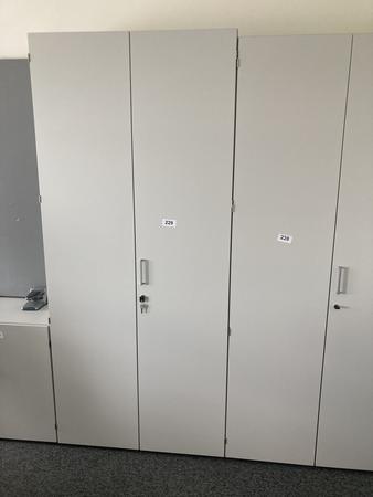 Aktenschrank, 6 Ordnerhöhen, Maße: ca. B 100 x 45 x 230 cm Aktenschrank, 6 Ordnerhöhen, Maße: ca. B 100 x 45 x 230 cm