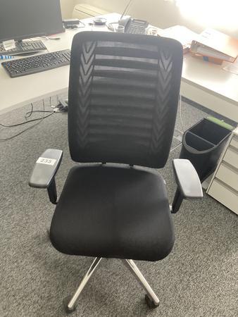 Bürodrehstuhl mit Armlehnen Bürodrehstuhl mit Armlehnen