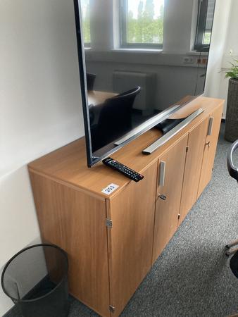 2teiliger Aktenschrank, Maße: ca. 160 x 45 x 80 cm, mit durchsichtiger Platte 2teiliger Aktenschrank, Maße: ca. 160 x 45 x 80 cm, mit durchsichtiger Platte