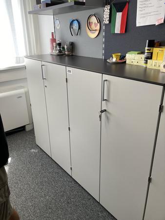 2teilige Aktenschrank-Kombination, Maße: ca. 160 x 45 x 115 cm, Platte durchgehend 2teilige Aktenschrank-Kombination, Maße: ca. 160 x 45 x 115 cm, Platte durchgehend