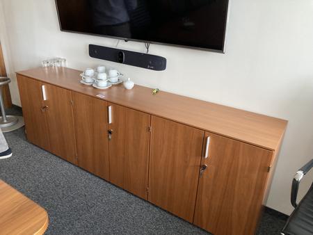 3teiliges Sideboard, Platte durchgehend, Maße: ca. 240 x 45 x 80 cm, 2 Ordnerhöhen 3teiliges Sideboard, Platte durchgehend, Maße: ca. 240 x 45 x 80 cm, 2 Ordnerhöhen