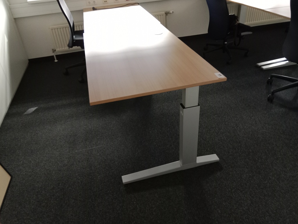 Schreibtisch, Ma&szlig;e L 140 x B 80 cm?d=2026-09-03 06:21:04