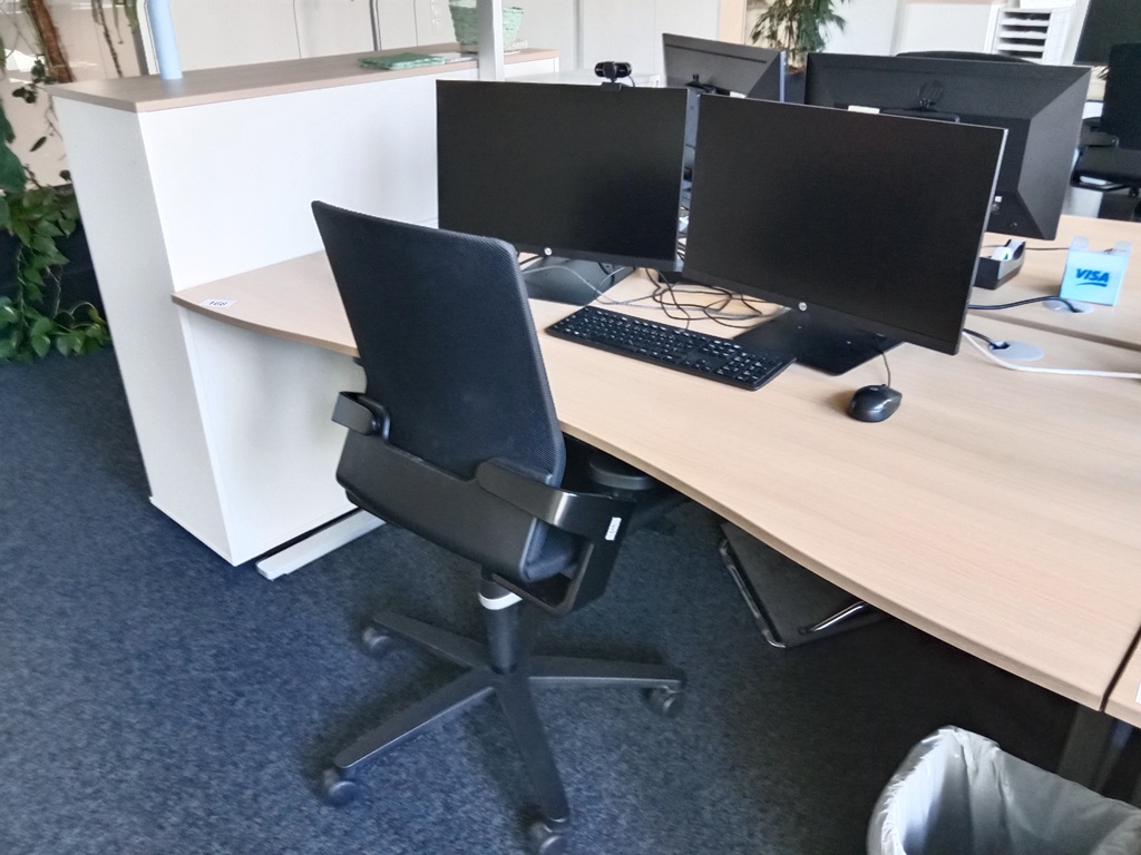 Schreibtisch geschwungen, h&ouml;henverstellbar, Ma&szlig;e: L 180 x B 90 cm?d=2026-09-03 06:21:02
