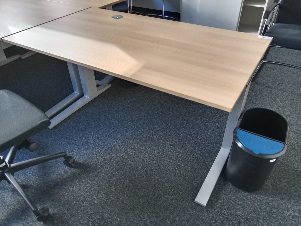 Schreibtisch, Ma&szlig;e L 140 x B 80 cm