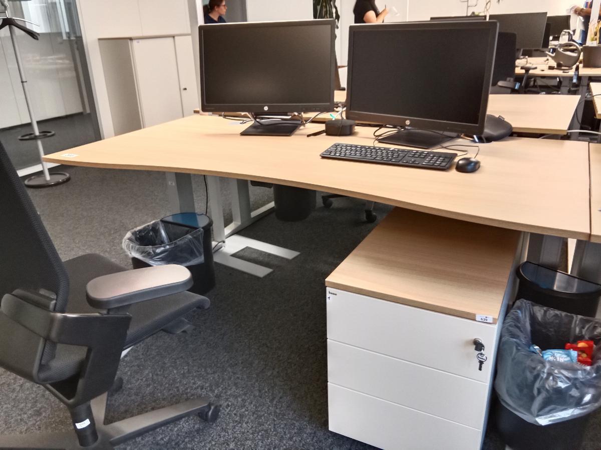 Schreibtisch geschwungen, h&ouml;henverstellbar, Ma&szlig;e: L 180 x B 90 cm?d=2026-09-03 06:21:13