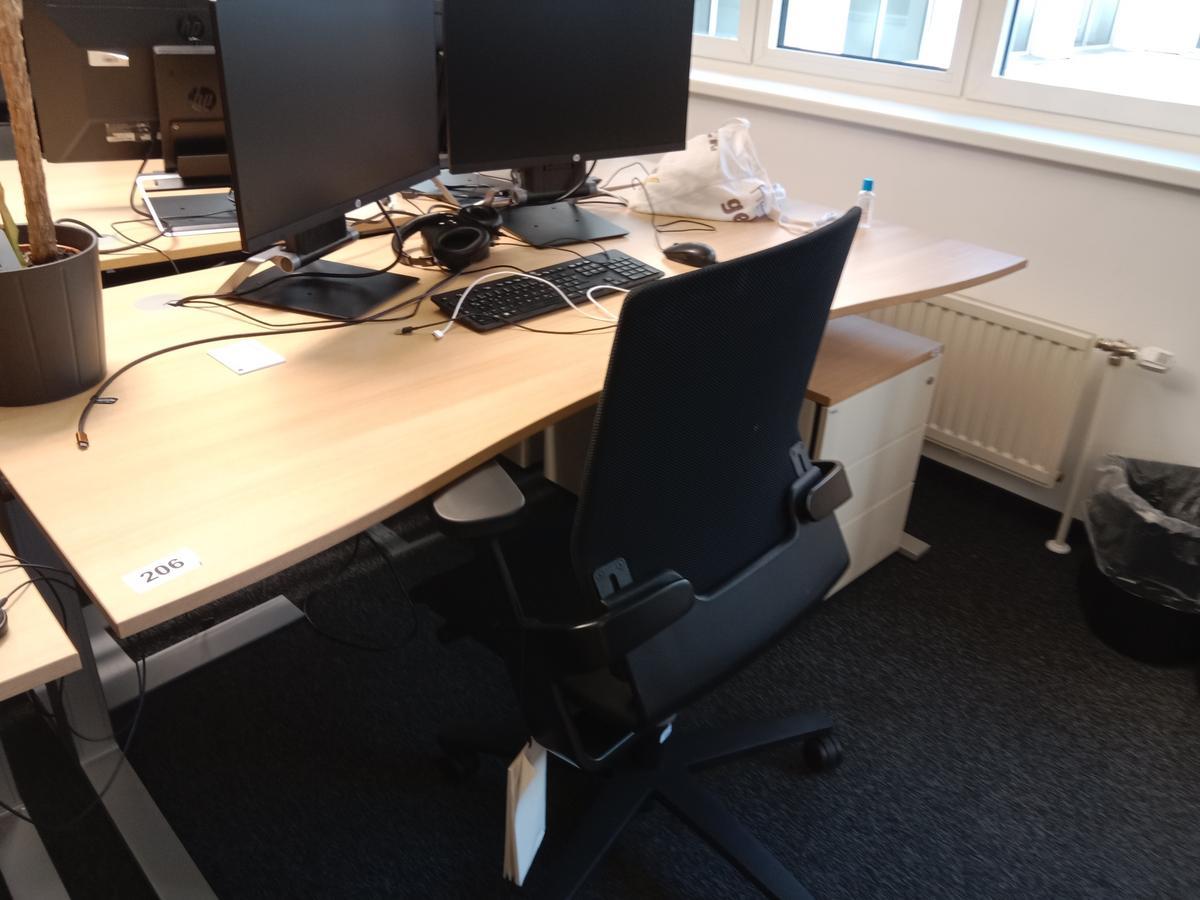 Schreibtisch geschwungen, h&ouml;henverstellbar, Ma&szlig;e: L 180 x B 90 cm?d=2026-09-03 06:07:36