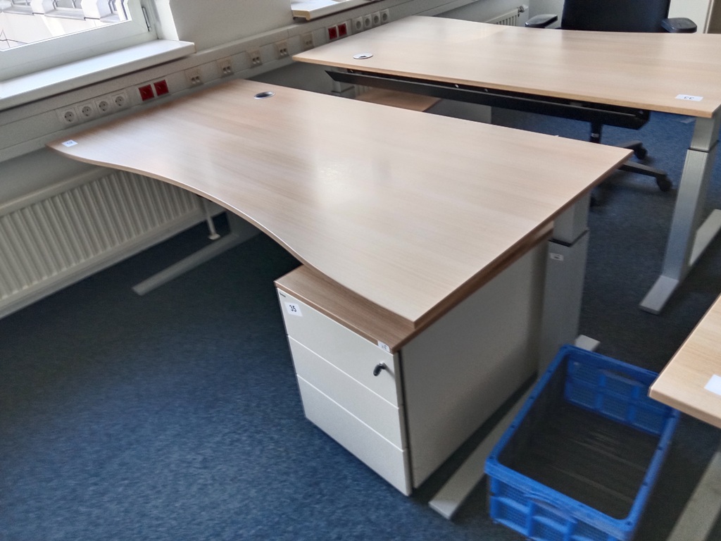 Schreibtisch geschwungen, h&ouml;henverstellbar, Ma&szlig;e: L 180 x B 90 cm?d=2026-09-03 06:21:41