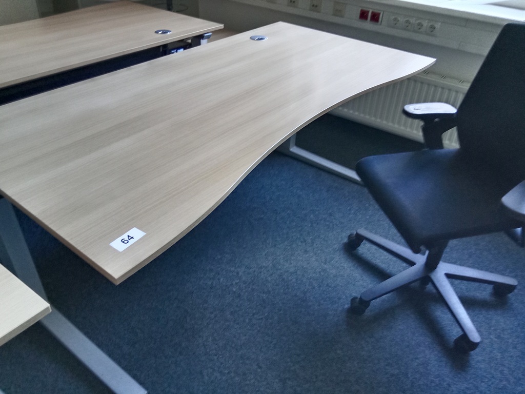 Schreibtisch geschwungen, h&ouml;henverstellbar, Ma&szlig;e: L 180 x B 90 cm?d=2026-09-03 06:20:44
