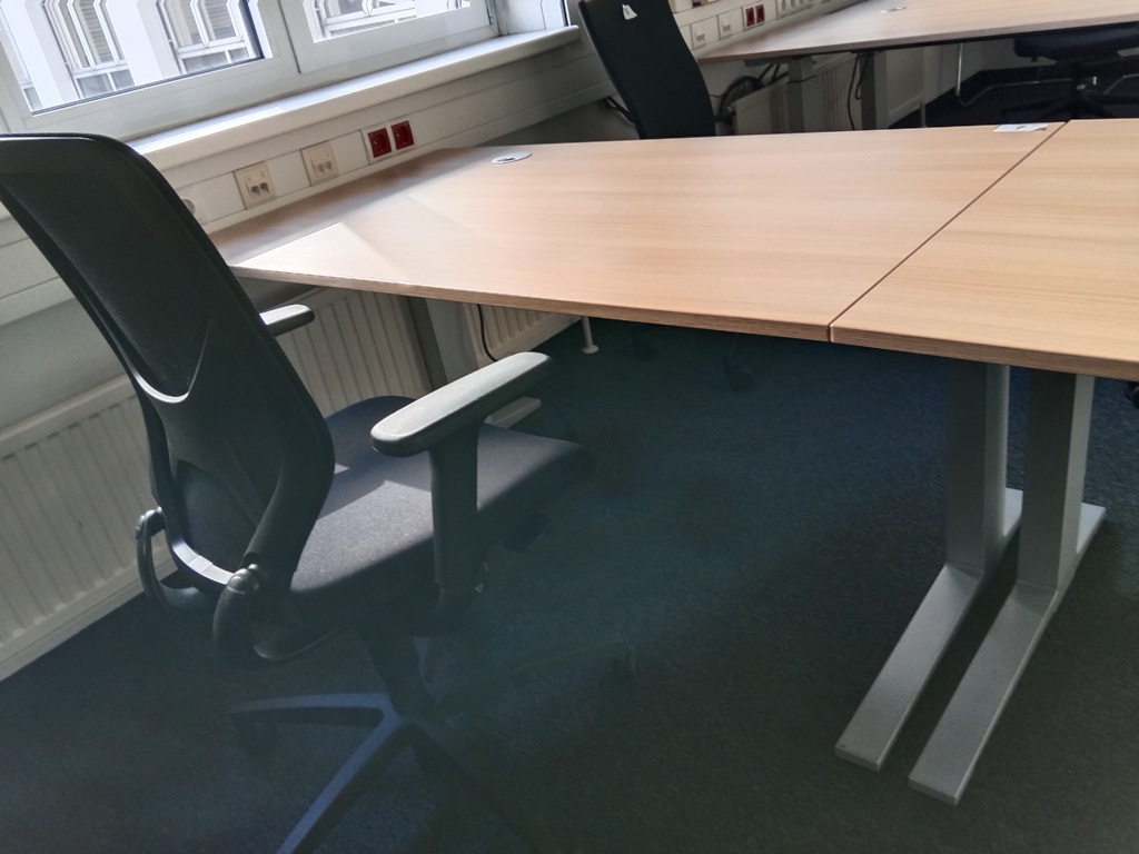 Schreibtisch, Ma&szlig;e L 140 x B 80 cm?d=2026-09-03 06:07:35