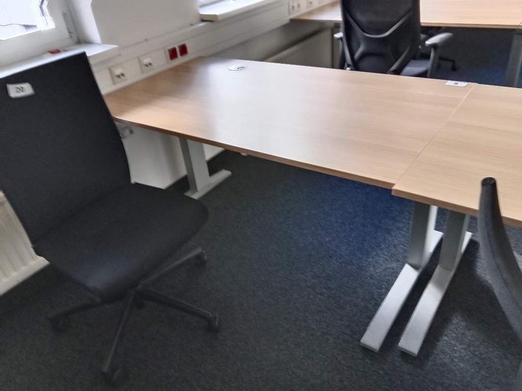 Schreibtisch, Ma&szlig;e L 140 x B 80 cm?d=2026-09-03 06:07:37