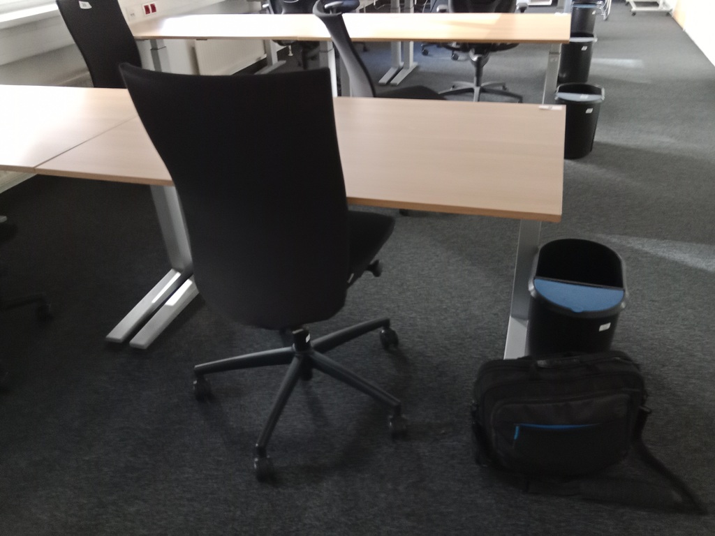 Schreibtisch, Ma&szlig;e L 140 x B 80 cm?d=2026-09-03 06:20:53